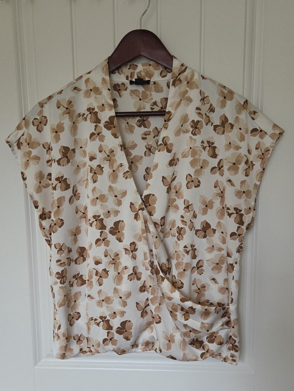 Ann Taylor Floral Wrap-Front Cap Sleeve Top (sz L, cream & brown)